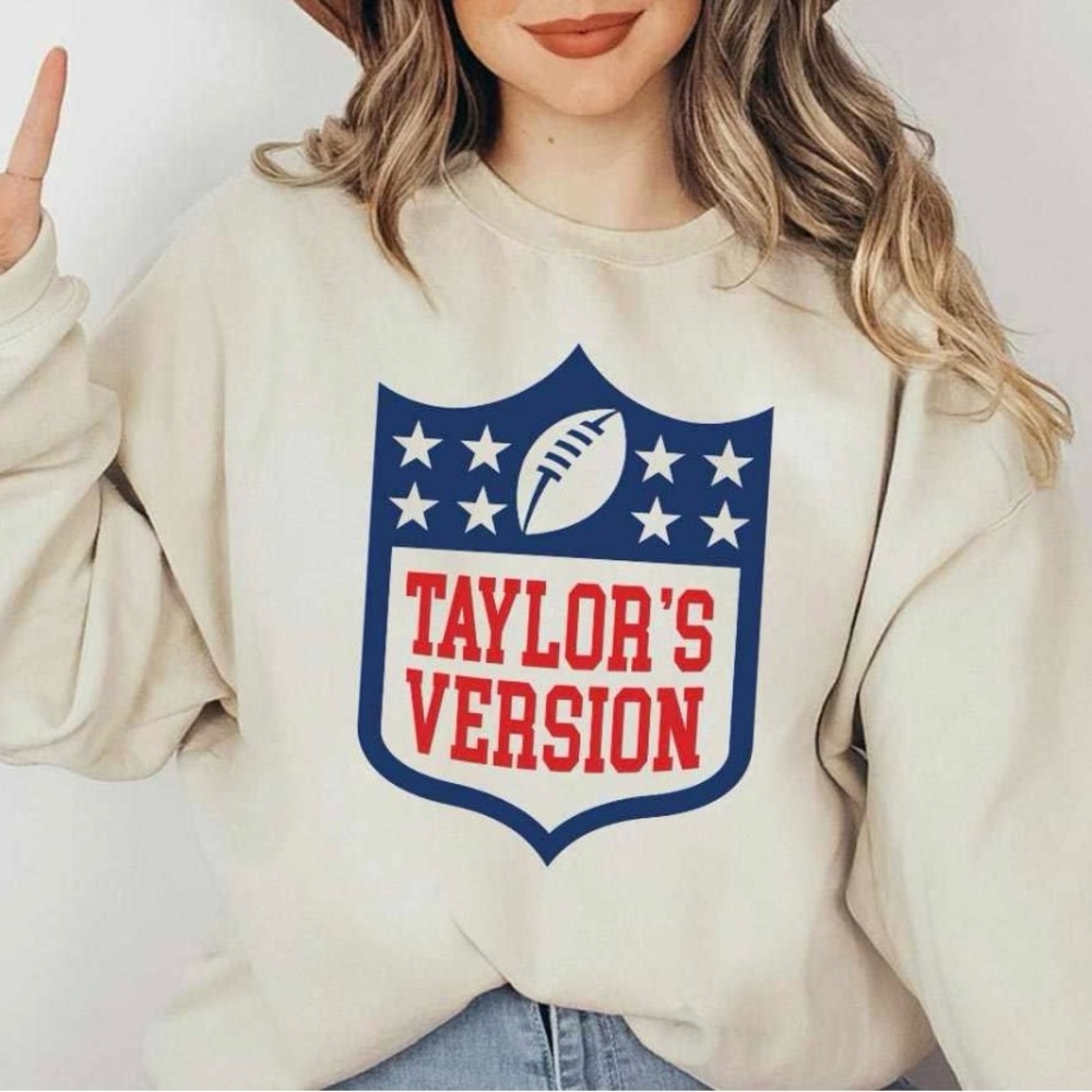 Taylor’s Version Super Bowl Party Gildan Sz. L cotton blend fleece sweatshirt